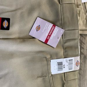 lot of two women’s dickies pants